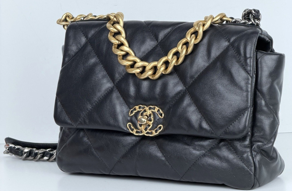 Chanel 19 Flap Medium Bag in Black Quilting Leather Two-Tone Hardware 2020 D7